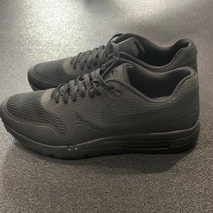 Air Max 1 Ultra Essential Triple Black